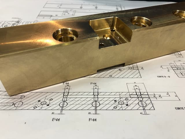 Mecanizado de piezas de latón